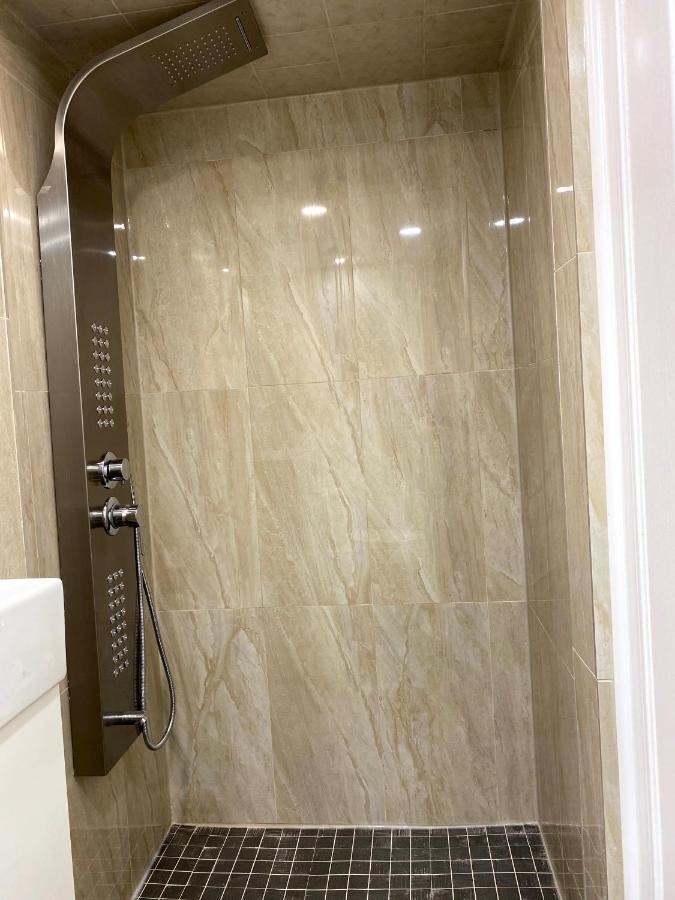 Entire Basement With 3 Bedrooms Niagara Falls Exteriör bild