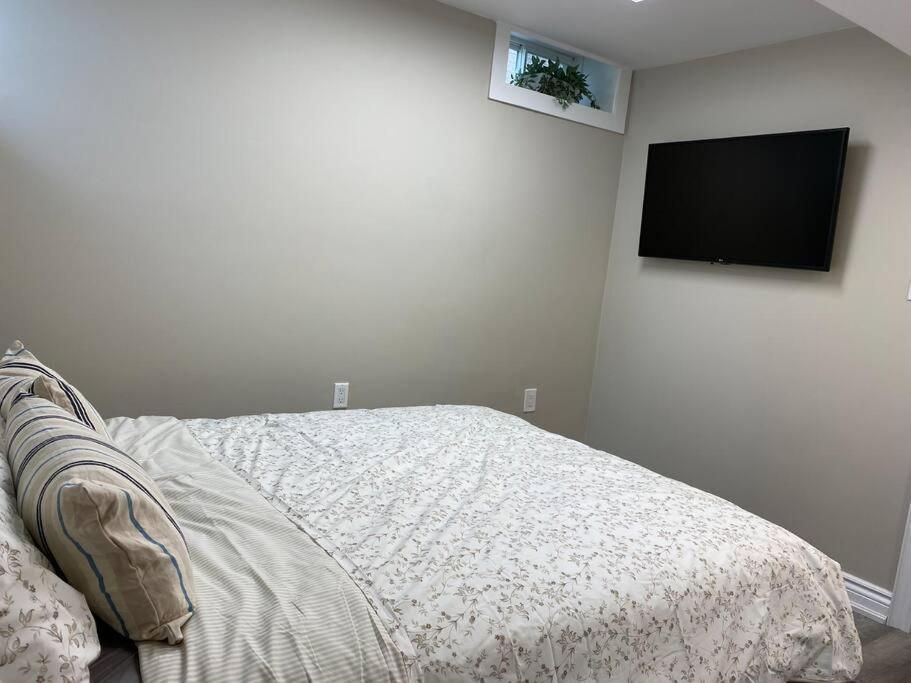 Entire Basement With 3 Bedrooms Niagara Falls Exteriör bild