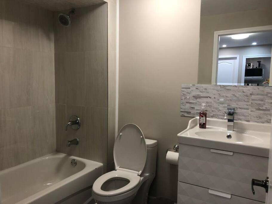 Entire Basement With 3 Bedrooms Niagara Falls Exteriör bild