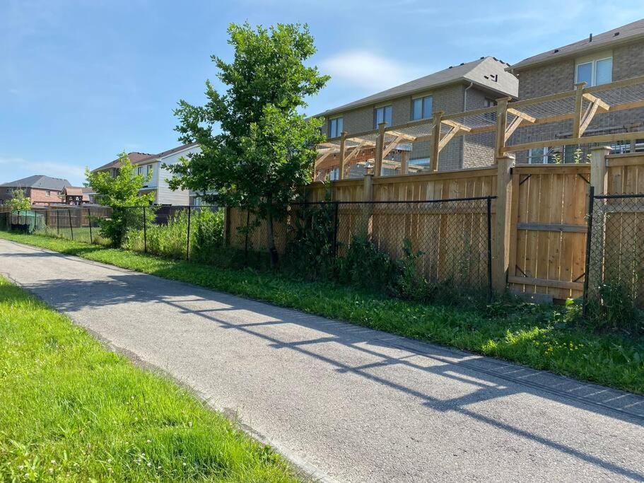 Entire Basement With 3 Bedrooms Niagara Falls Exteriör bild