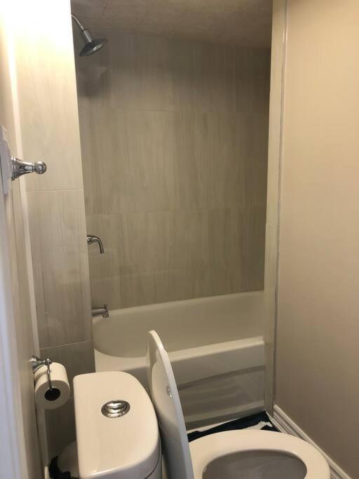 Entire Basement With 3 Bedrooms Niagara Falls Exteriör bild