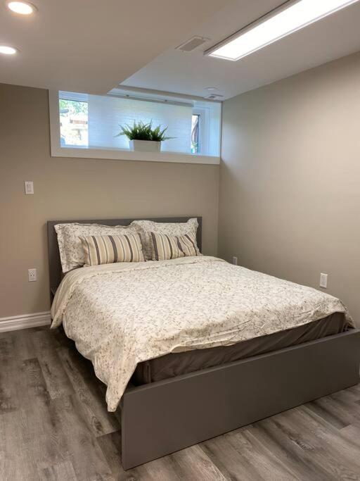 Entire Basement With 3 Bedrooms Niagara Falls Exteriör bild